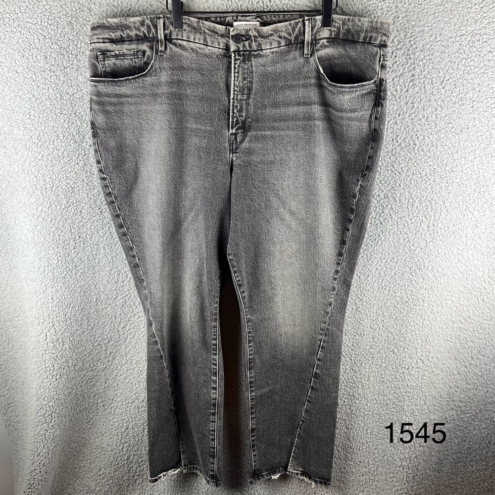 Good American Grey Wash Straight Leg Jeans with Frayed Hem